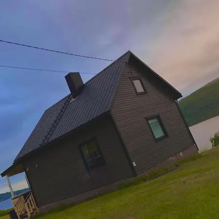Senja, Botnhamn Feriehus